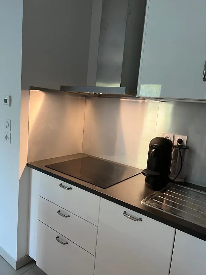 Chambre Dans Un Appartement Neuf Centre-Ville Chez L'Habitant Aubagne 0*,  France